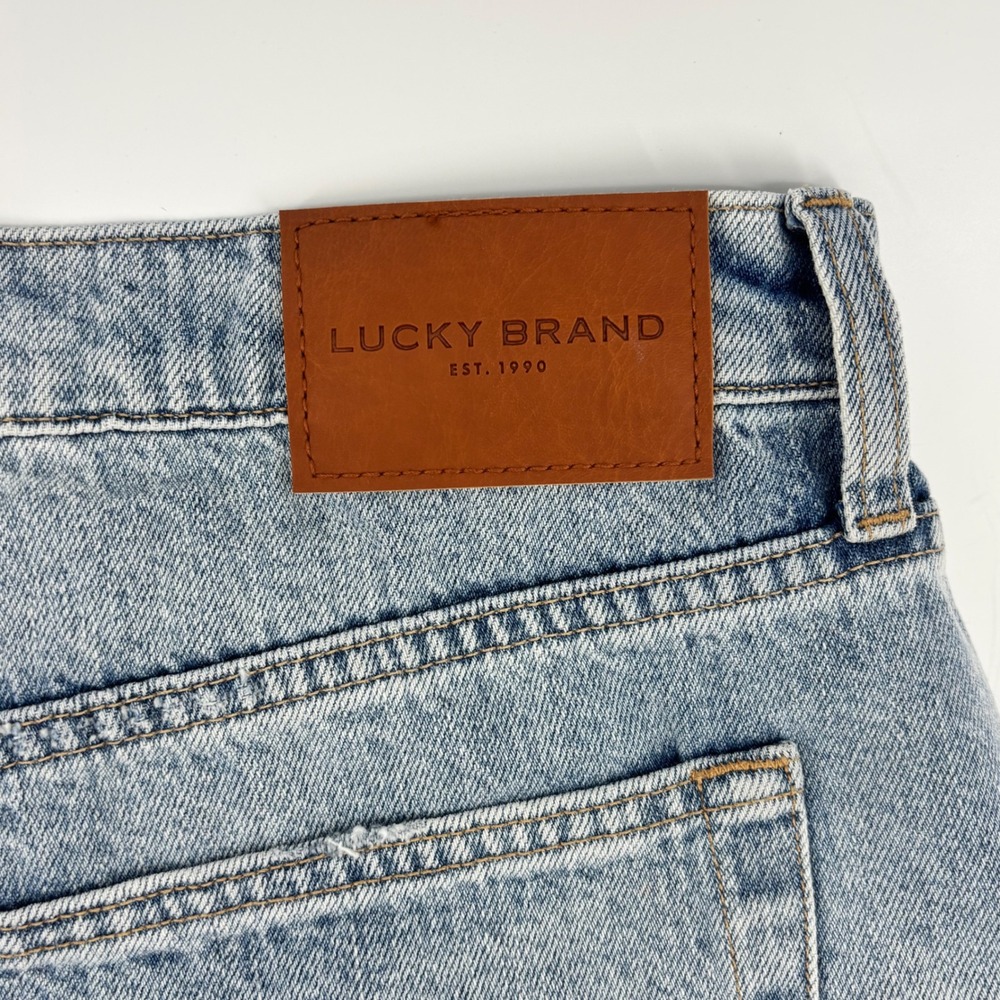 Lucky Brand Mom High Rise Short 16/33 Distressed Denim Light Wash New - Picture 4 of 9